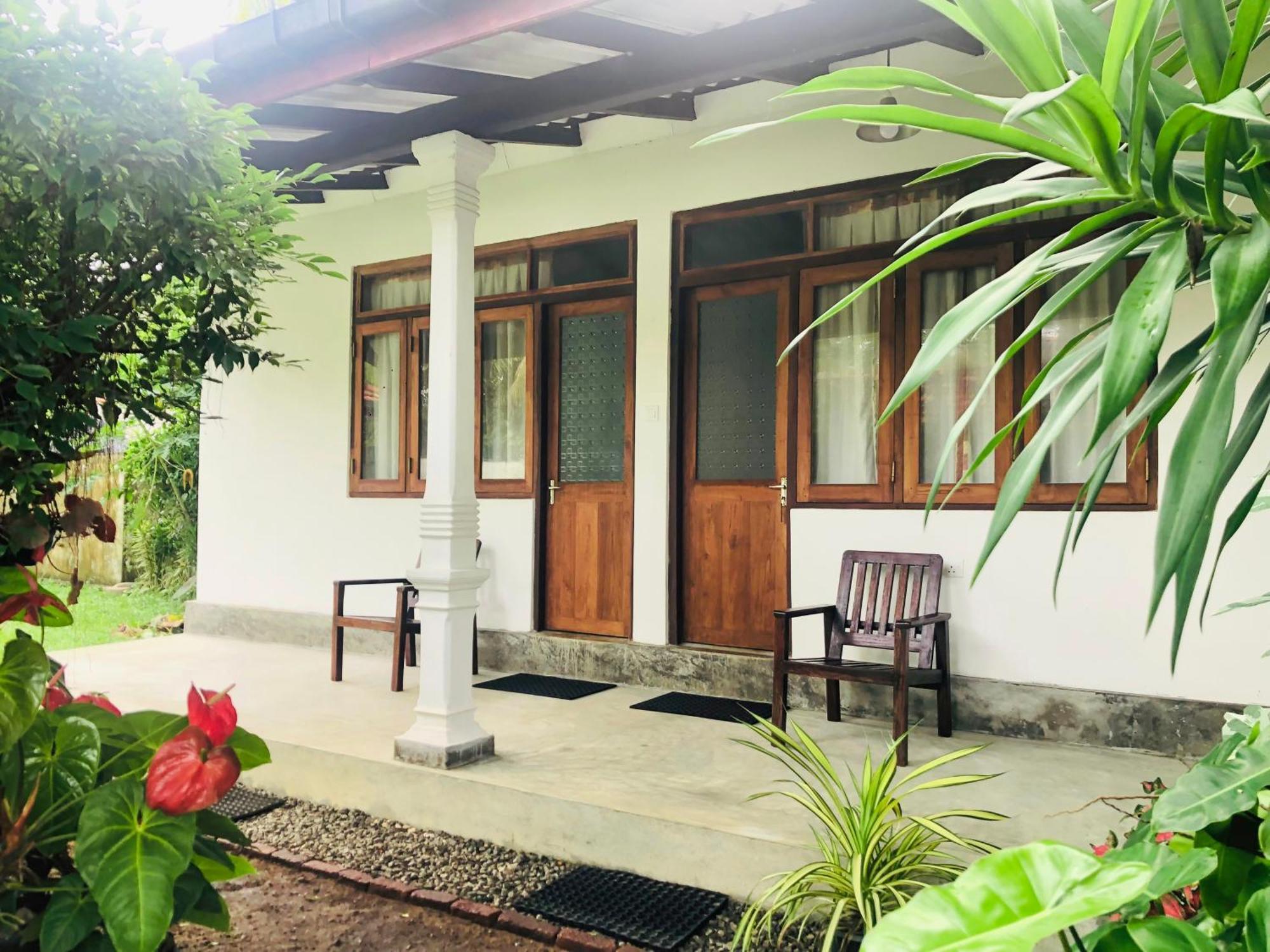 Waves Hotel Hikkaduwa Exterior photo