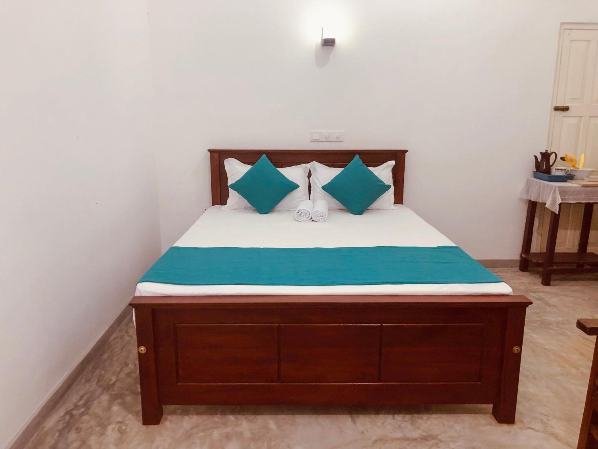Waves Hotel Hikkaduwa Exterior photo