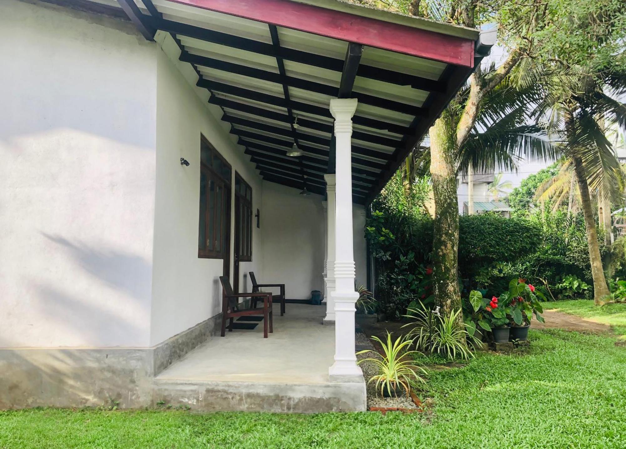 Waves Hotel Hikkaduwa Exterior photo