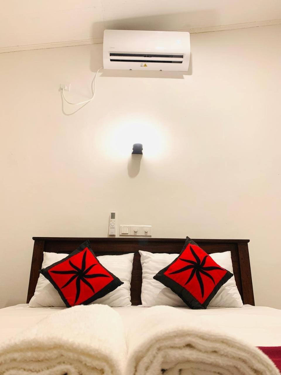 Waves Hotel Hikkaduwa Exterior photo